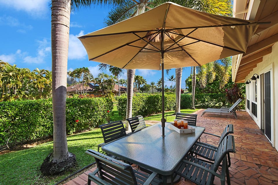 Enjoy the BBQ or takeout on the lanai / backyard