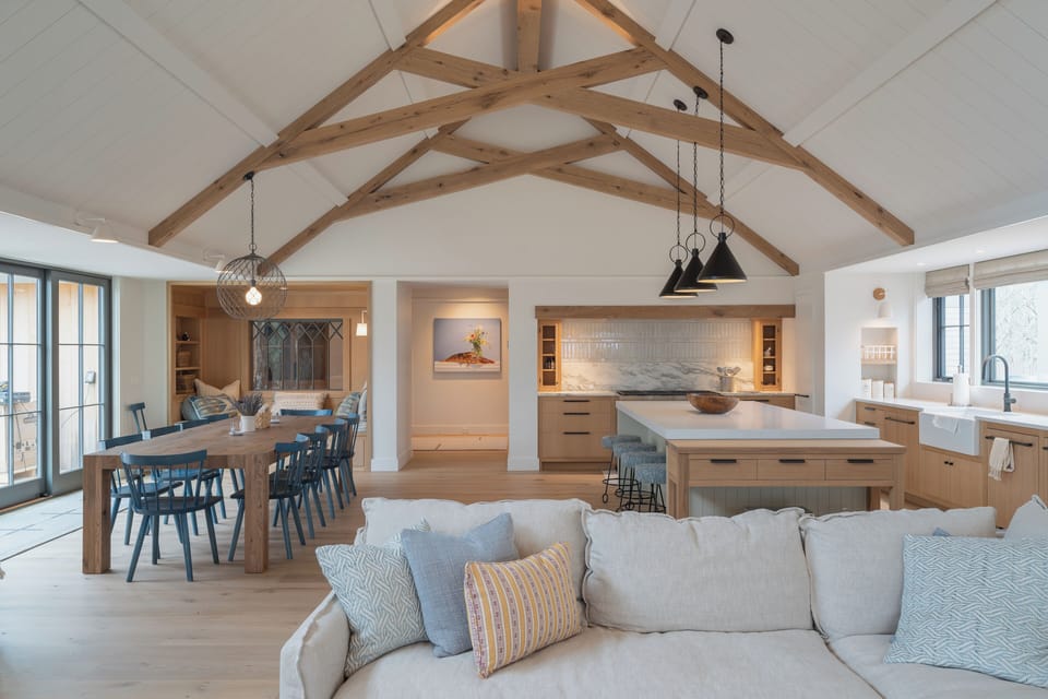 Kitchen / Dining Area