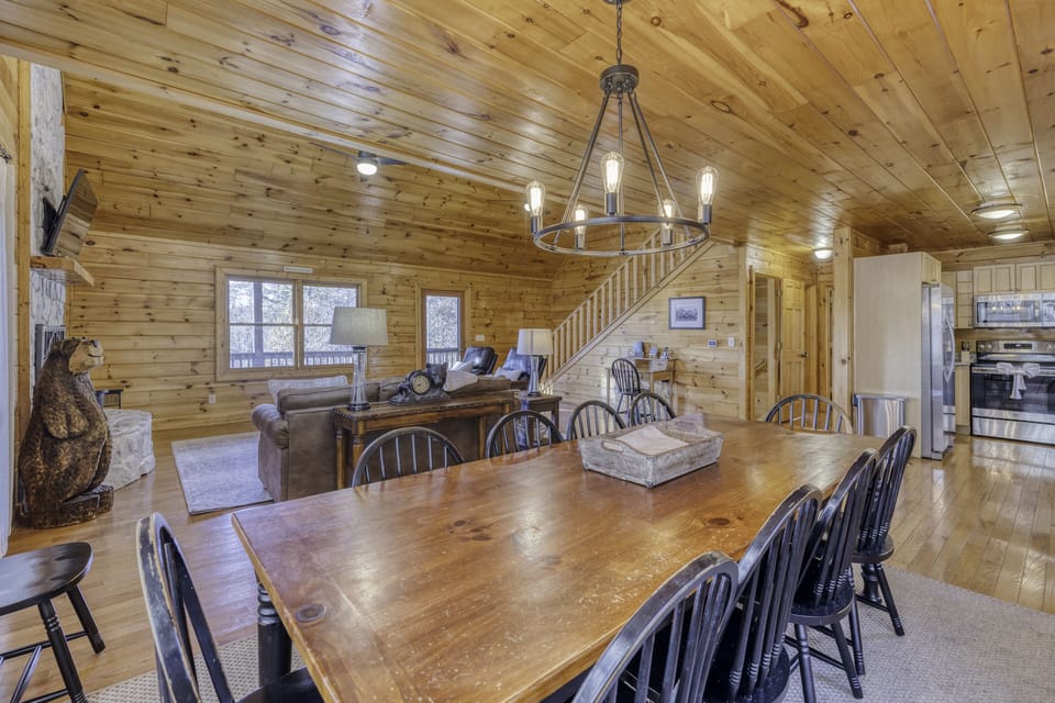 Spacious dining area with mountain views from the dinner table!