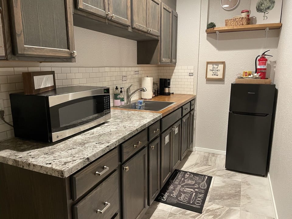 Kitchenette comes with many small appliances.