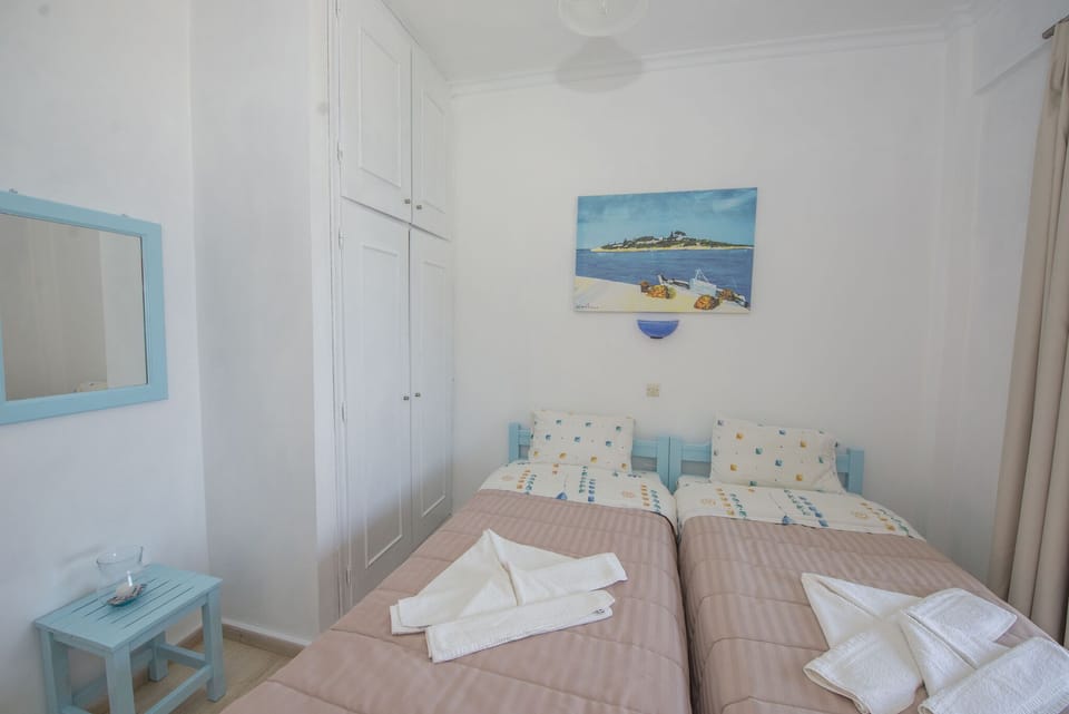 Spiros and Polyxeni Apartment 6 Afionas Bedroom