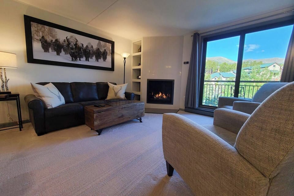 Family Room w/ Queen Pull Out Sofa