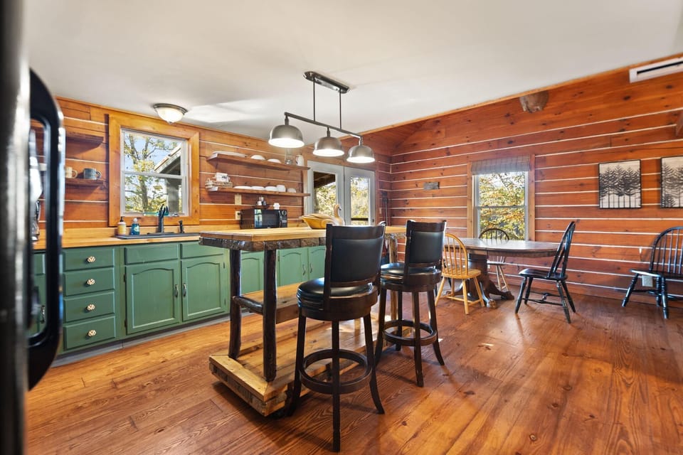 Full Kitchen with Barstool chairs and Dining Table