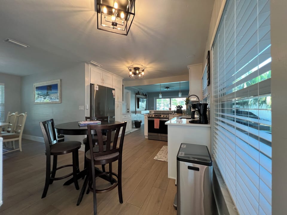 KITCHEN/BREAKFAST NOOK