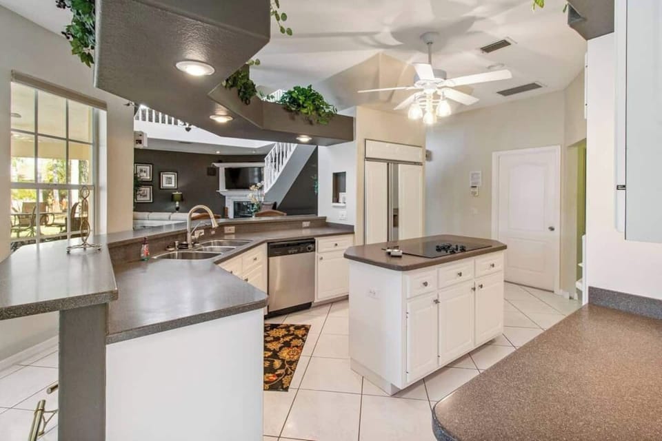 Main Kitchen 