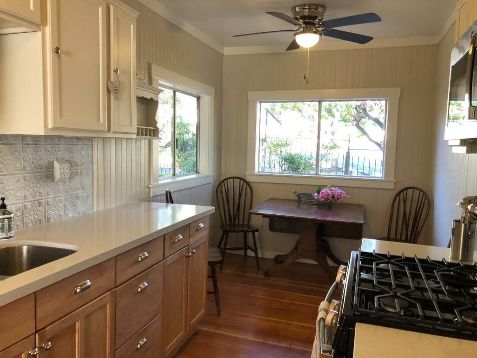 Main house kitchen breakfast nook