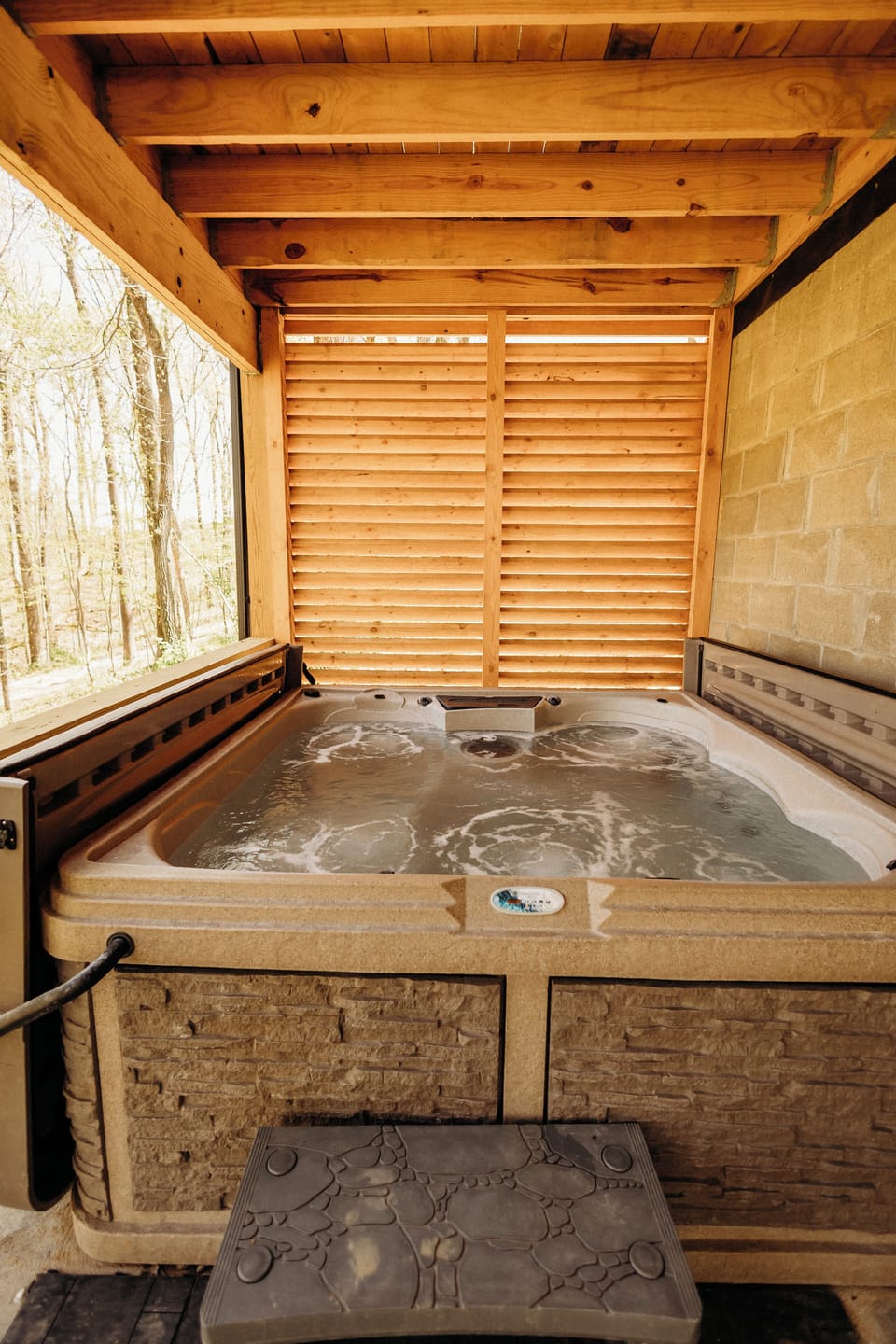 Outdoor spa tub