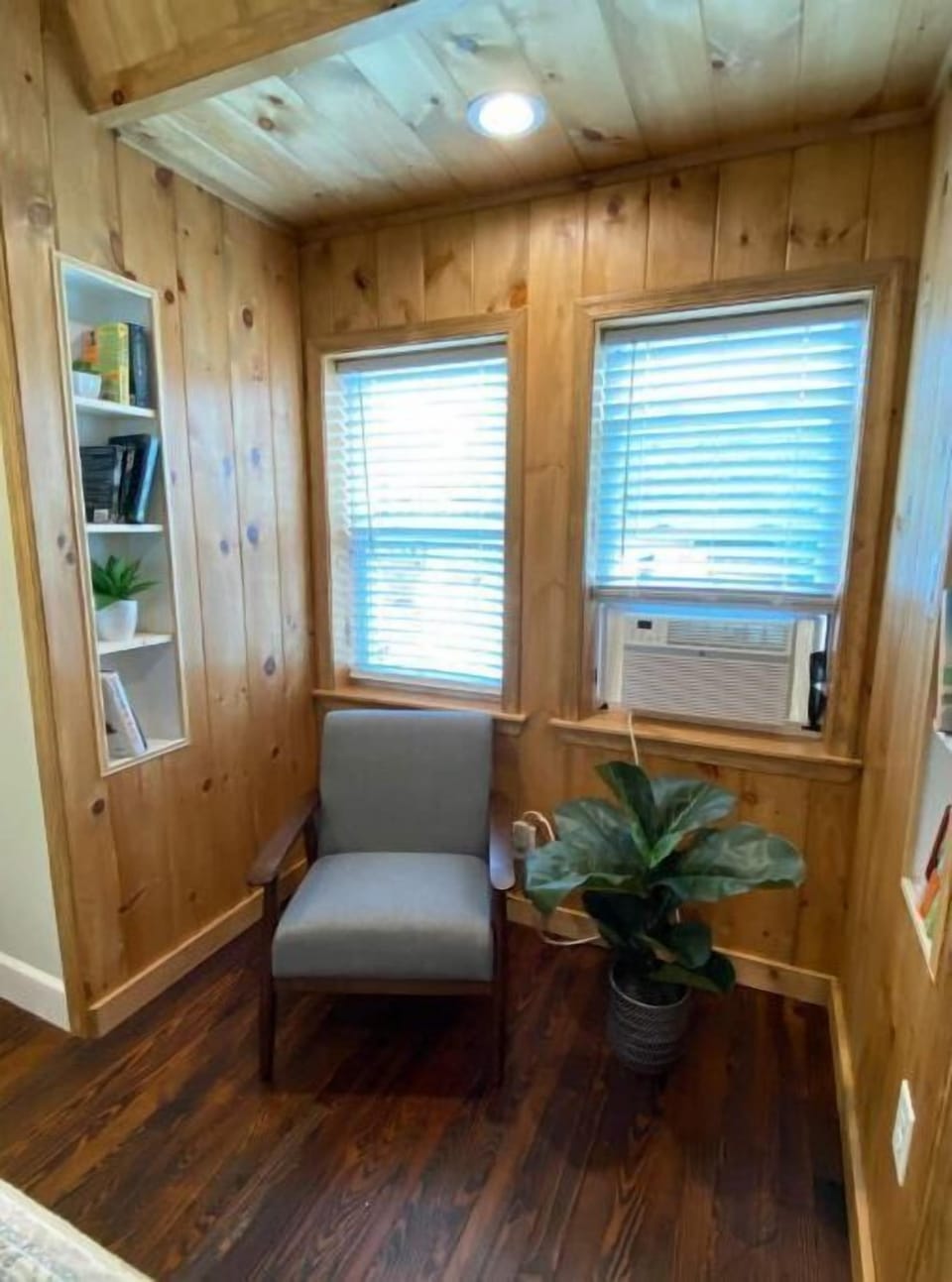 MASTER BEDROOM READING AREA