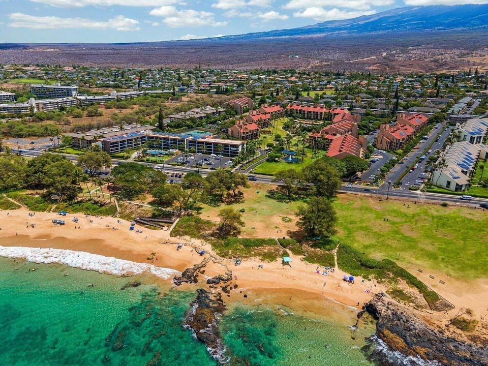 Drone shot showing the complex's proximity to the beach.