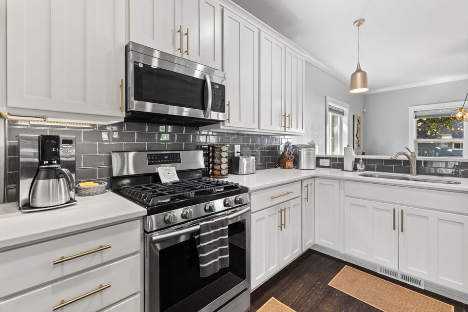 Kitchen- Coffee, tea, sugar, honey and cream are provided. 