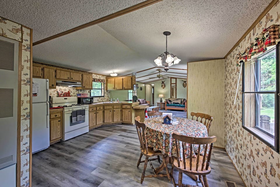 Well-Equipped Kitchen | Microwave