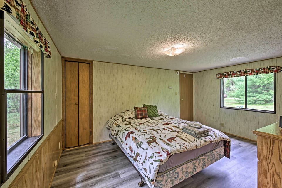 Bedroom 1 | Queen Bed