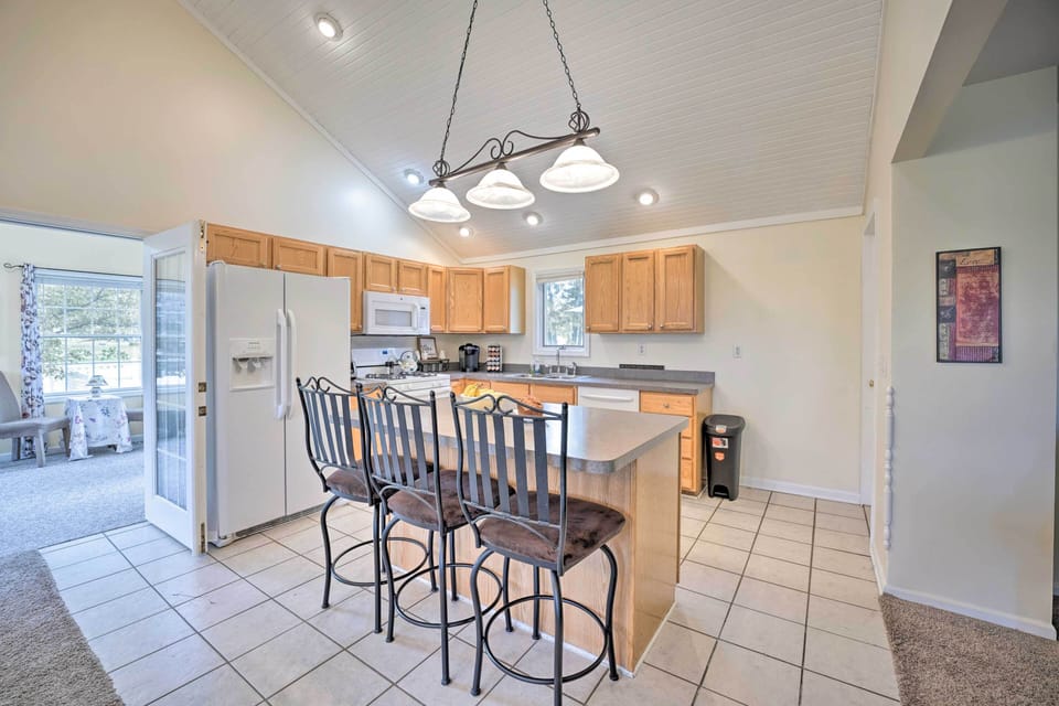 Kitchen | 1st Floor | Dishwasher | Keurig Coffee Maker | Cooking Basics