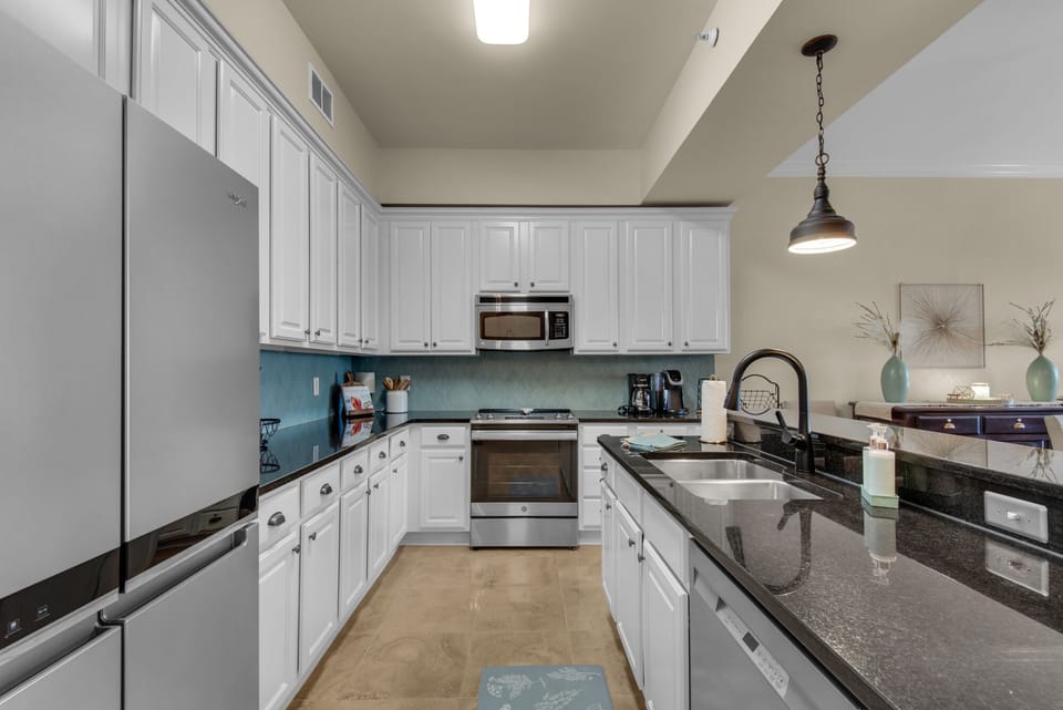 ALL NEW APPLIANCES AND A FULLY STOCKED KITCHEN