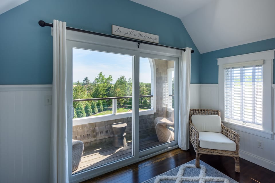 2nd king en suite bedroom w/private deck 
