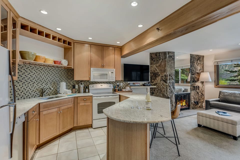 Full kitchen