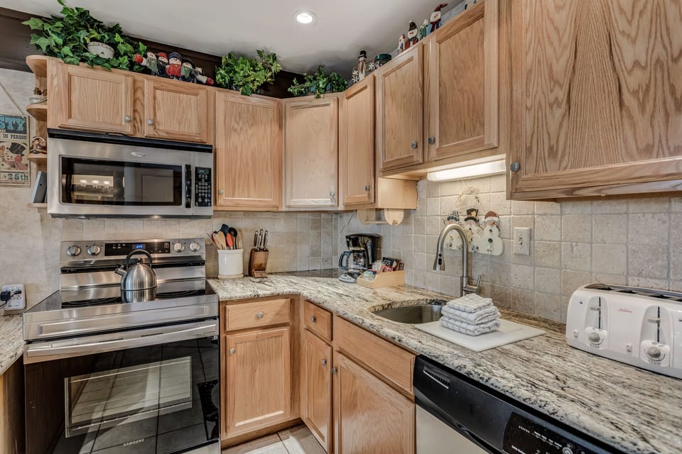 Full kitchen