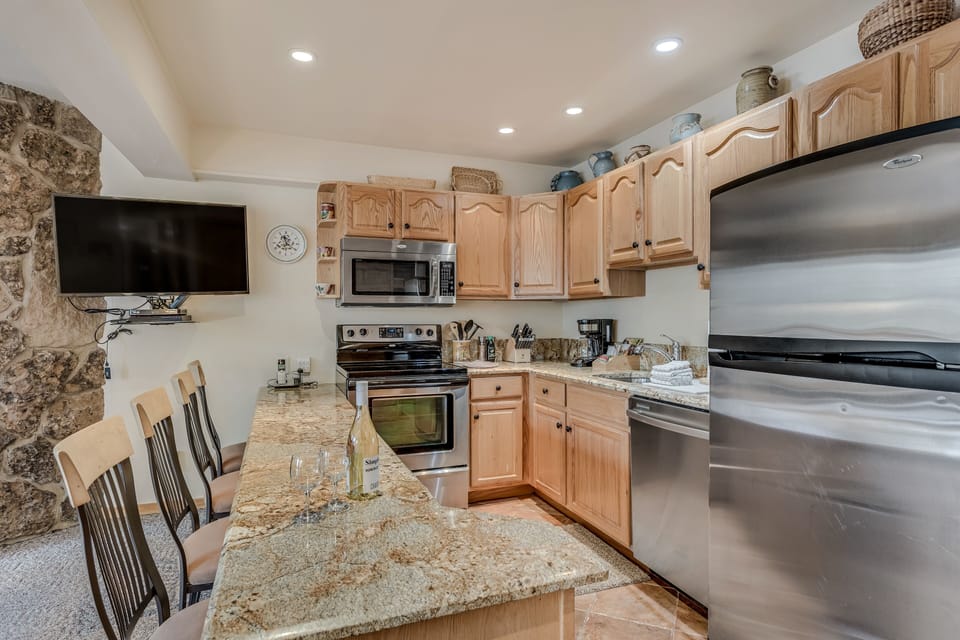 Full kitchen with bar seating