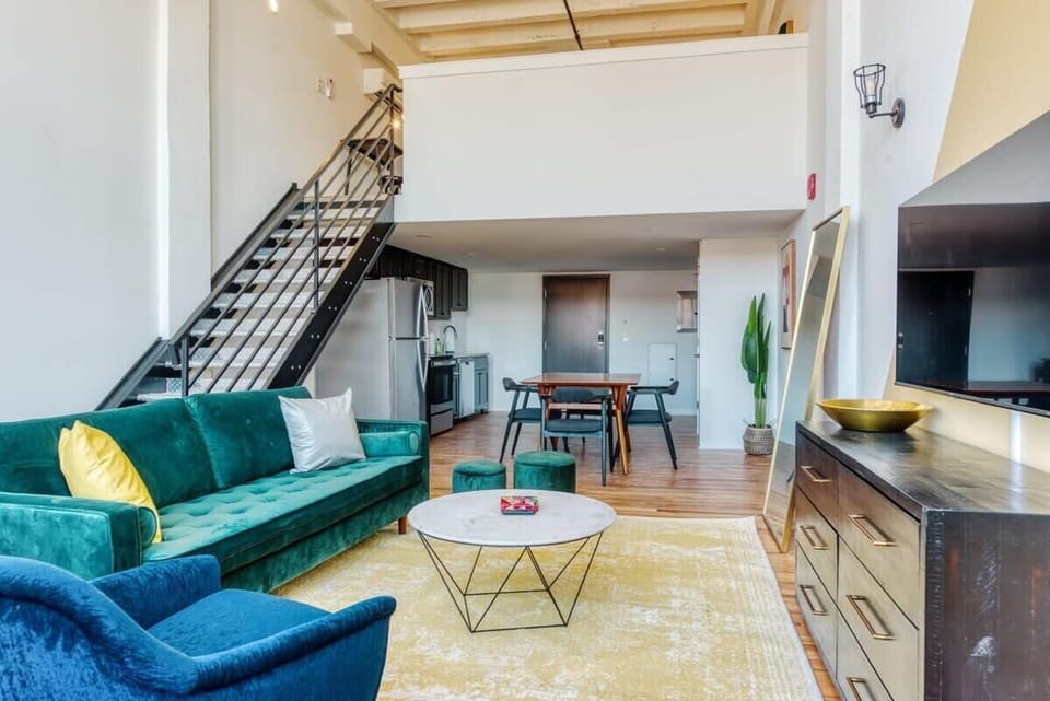 Art deco, spacious and airy