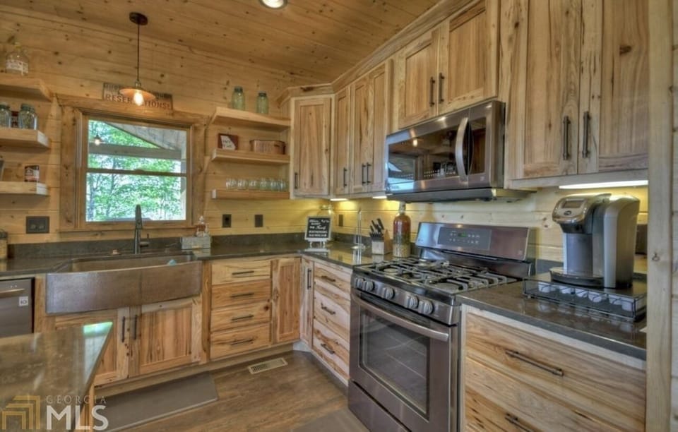 Gas stove and plenty of space to cook 