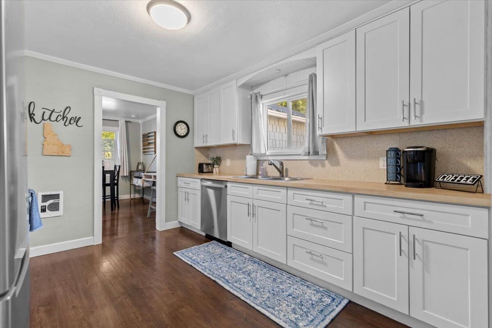 Fully equipped kitchen for all your basic needs