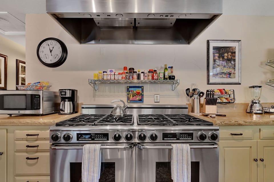 Dacor 8-burner gas stove