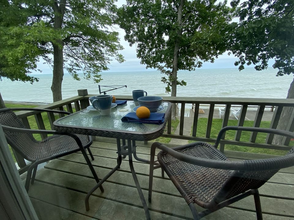 Anyone dreaming on breakfast on a private balcony overlooking the lake?