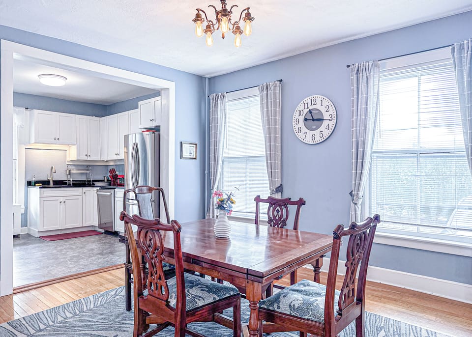 Gather around the dining table in this spacious and warmly decorated dining room