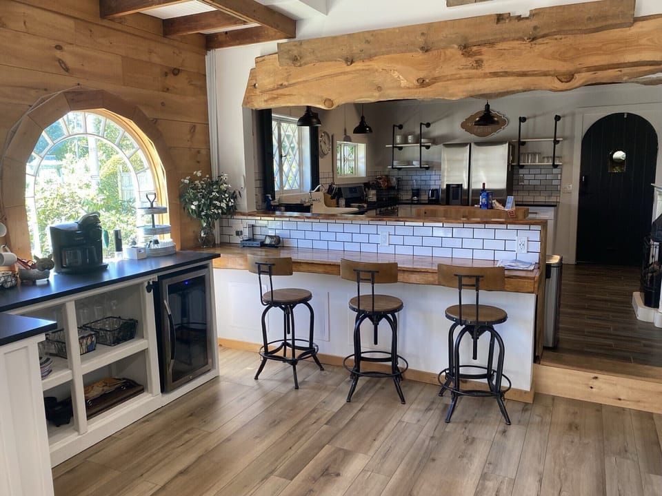 Breakfast Bar with Stools, also a great space for a easy work station.