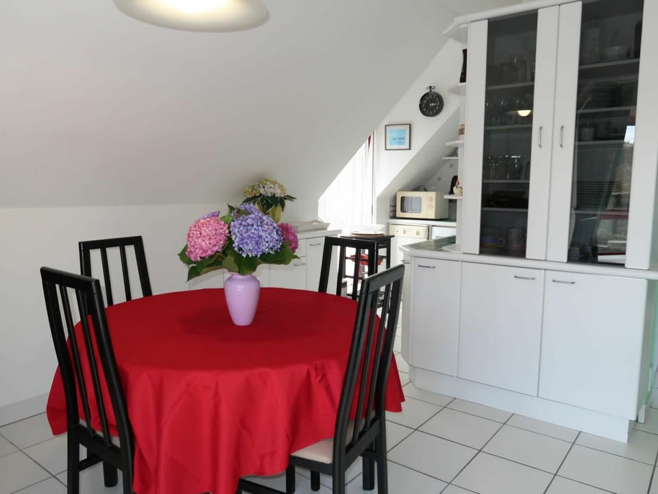 Table, Furniture, Cabinetry, Property, Interior Design, Lighting, House, Tablecloth, Chair, Flower