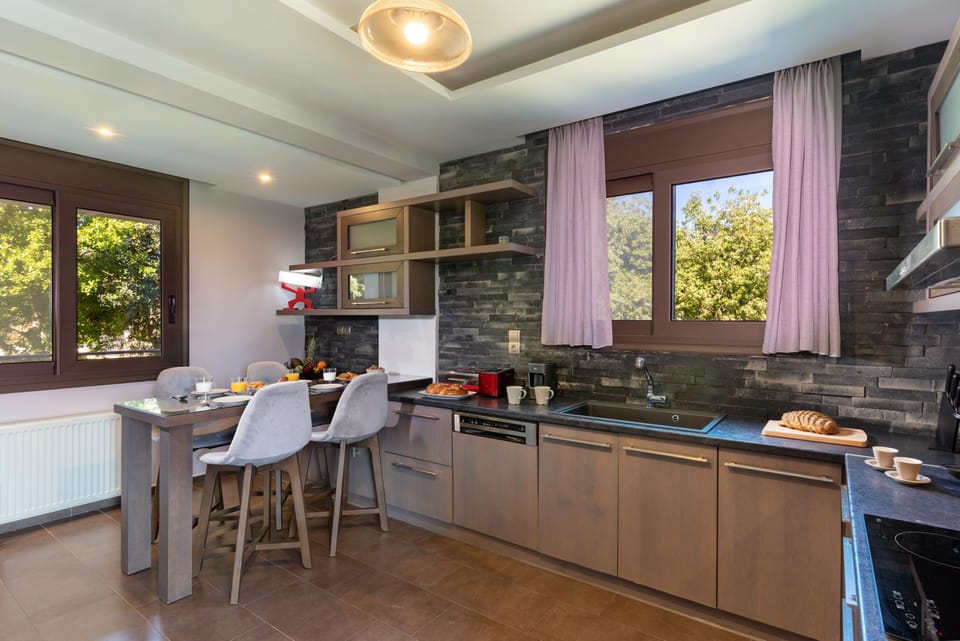 Kitchen with plenty of space and appliances.