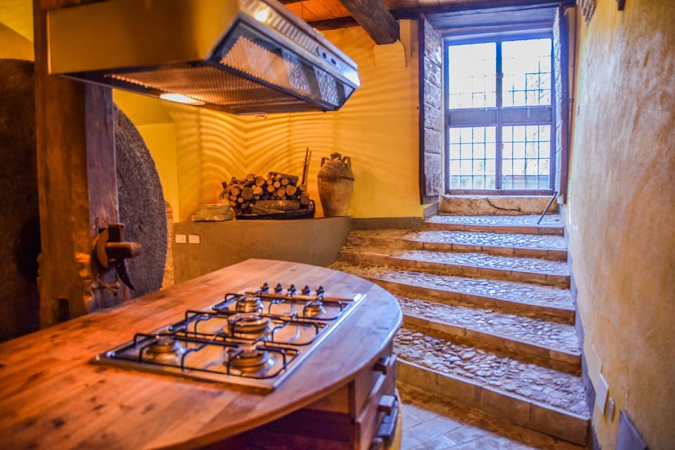 Renovated manor with private garden, private pool and air conditioning House in Umbria