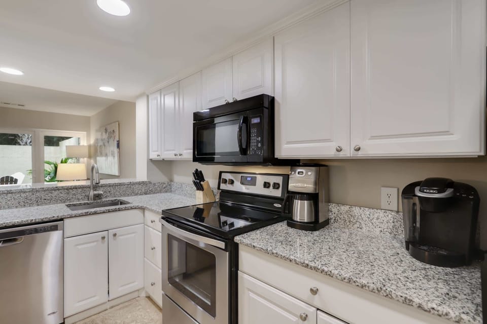 Spacious kitchen is well equipped!