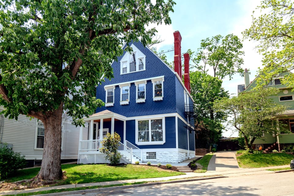 9 steps from street to the front door of the building. 4 steps to the back door