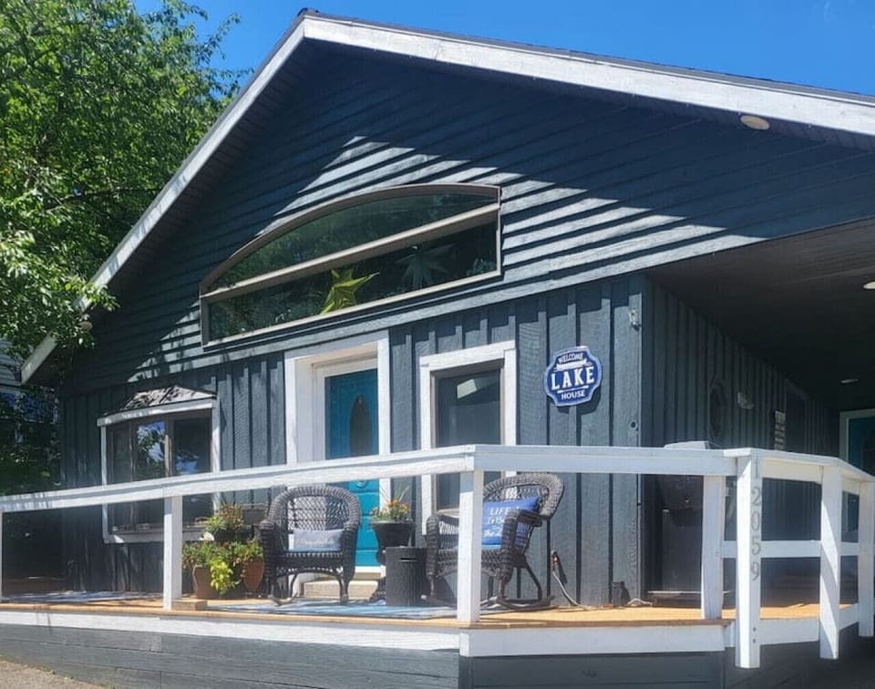 Lake Access Home with Hot Tub, Outdoor Kitchen, Barn and Boat