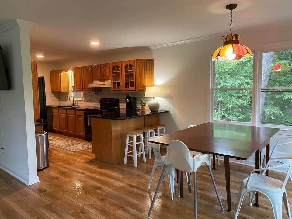 Full kitchen