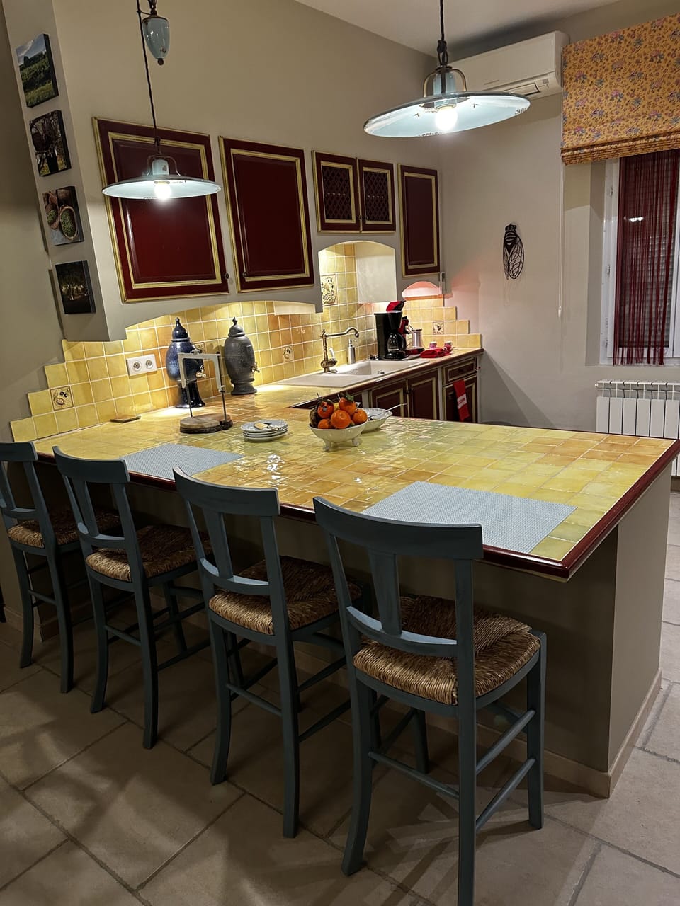 Breakfast counter