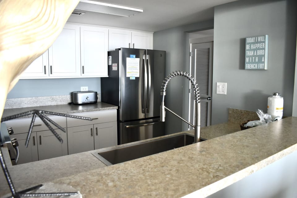 French Door Refrigerator w. Water/Ice