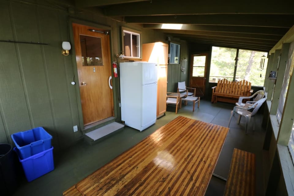 Enjoy melas on the breezy screened in porch.