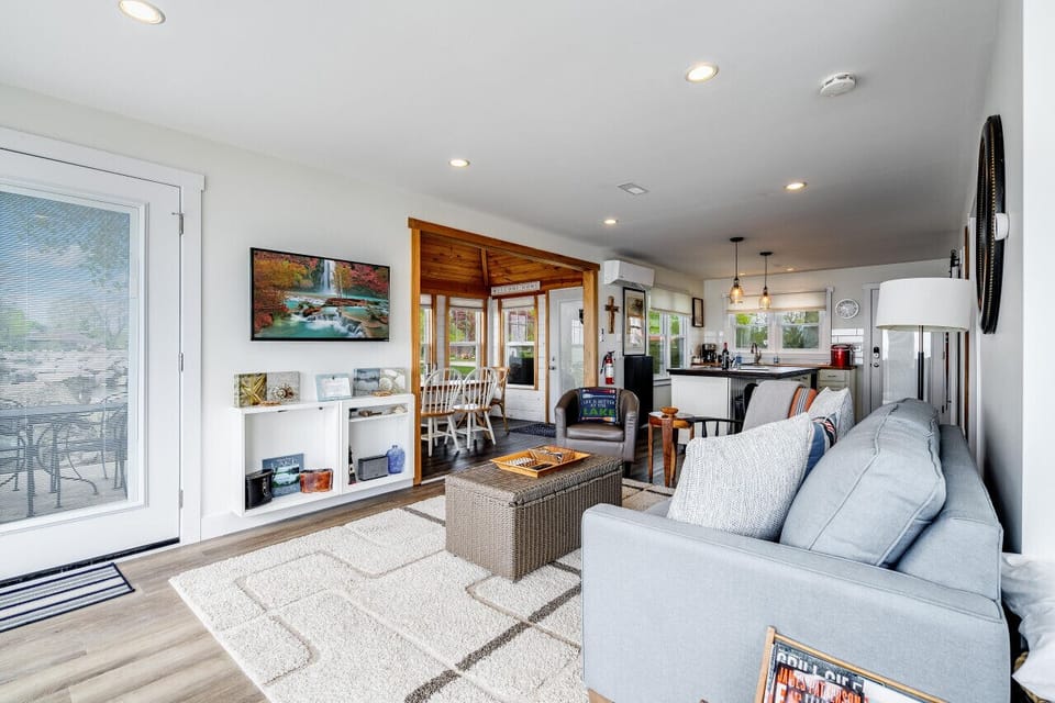 Living Room/Kitchen