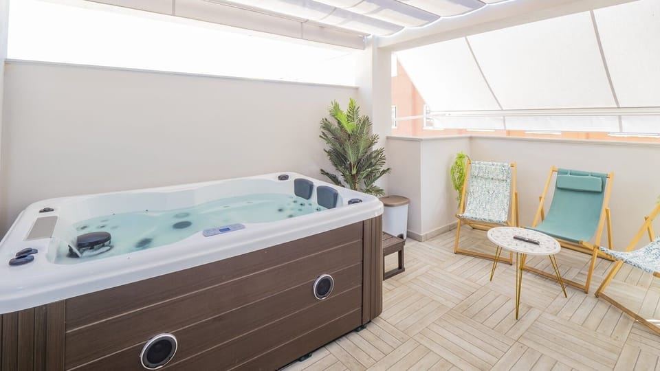 Indoor spa tub