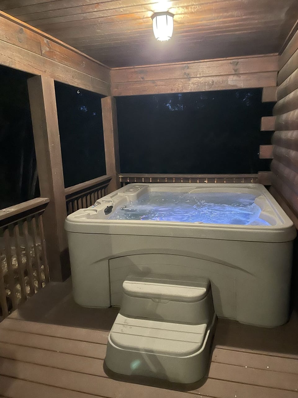 Outdoor spa tub