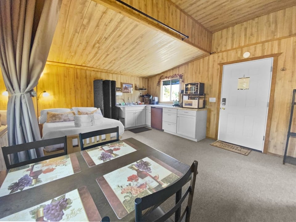 1621348612121knotty_pine__matthew@familytimevacationrentals_com00152_br
