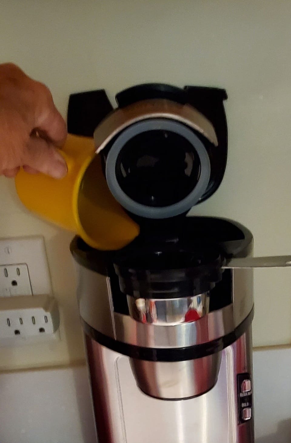 Basket to hold ground coffee (removeable for cleaning)