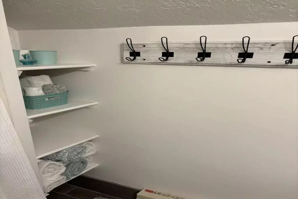 Upstiars bath shelves
