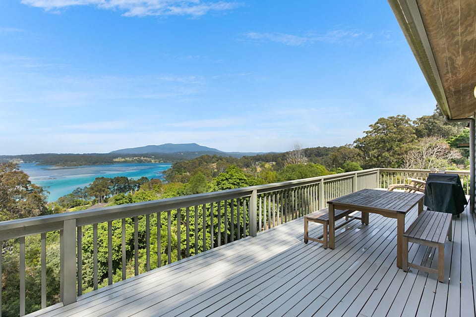 Southern deck with outdoor furniture 