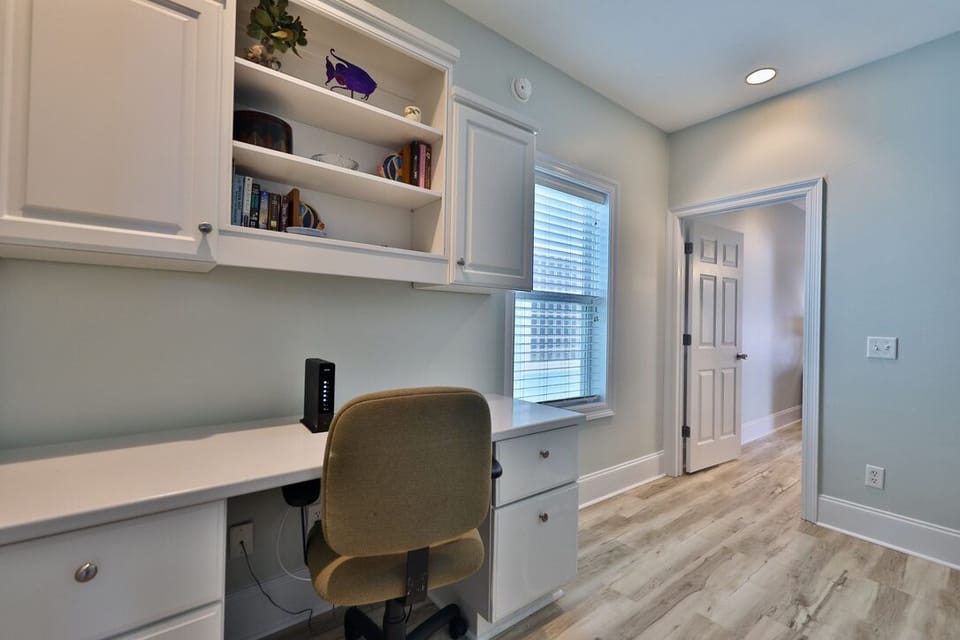 Desk area if you need to get any work done on vacation!