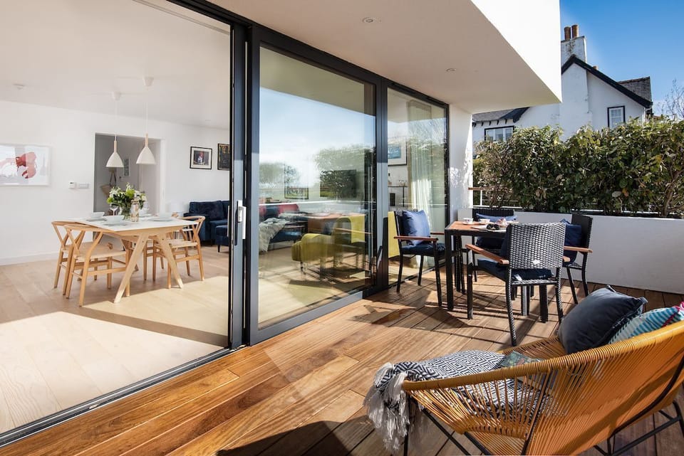7 The Bay, Coldingham - full-length sliding doors allow the light to beam into the airy living space