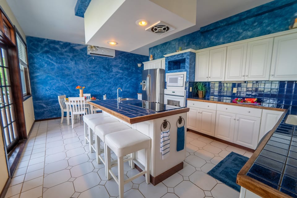Kitchen/dining area (ground level)