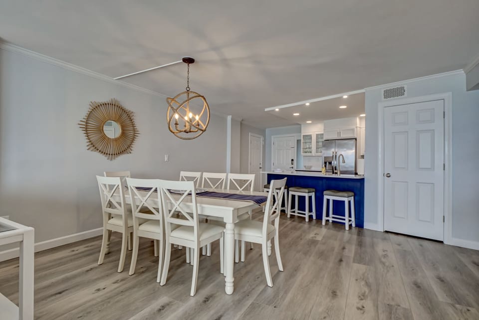 Dining / kitchen